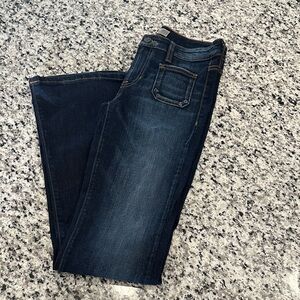 Vintage Guess High Waisted Retro Flare  S: 26 Inseam: 33in